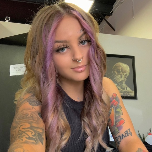 Meet your Posher, Ariana - Picture 1 of 1